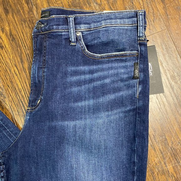 NWT Silver Jeans Plus Calley Straight Leg Jeans - Picture 2 of 4